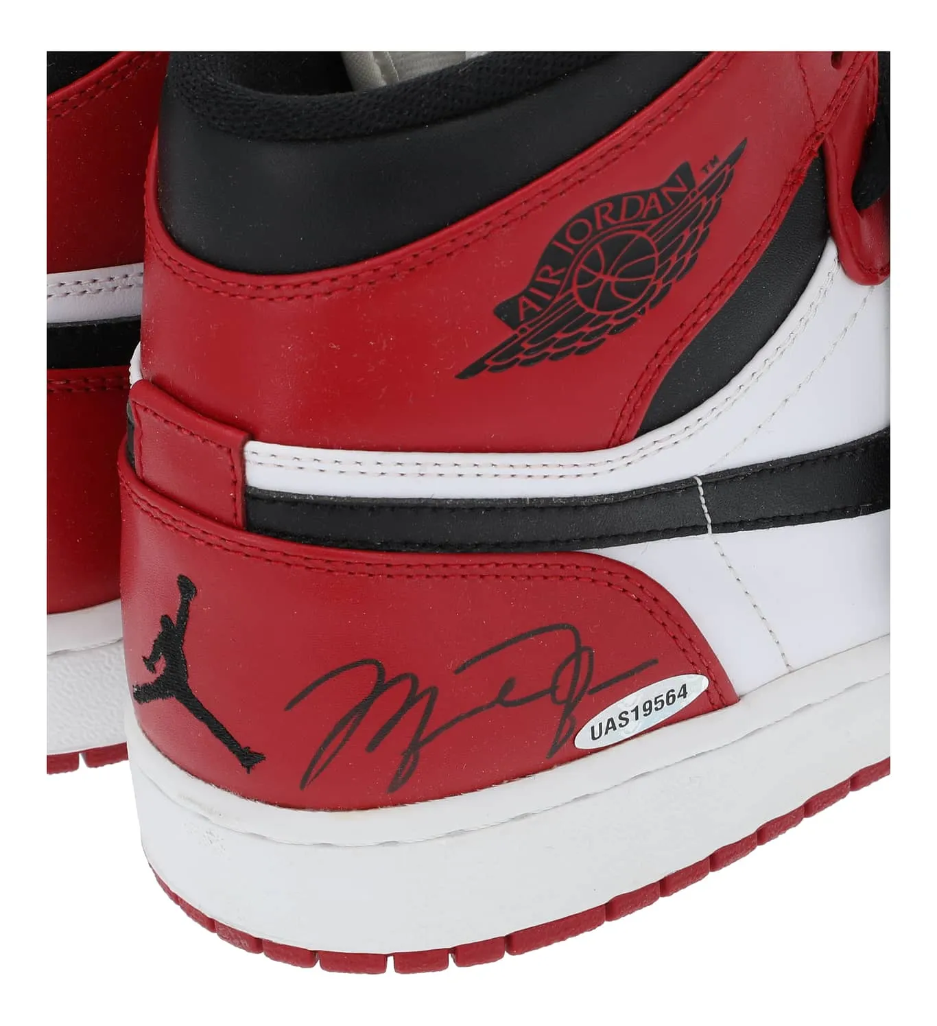 Michael Jordan Chicago Bulls Signed Nike Air Jordan 1 Retro High Sneaker BAS UDA